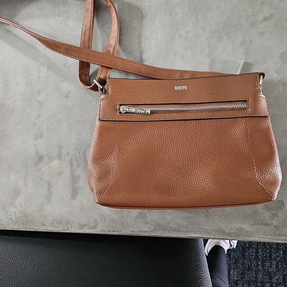Roots purse almost new condition - Picture 1 of 7